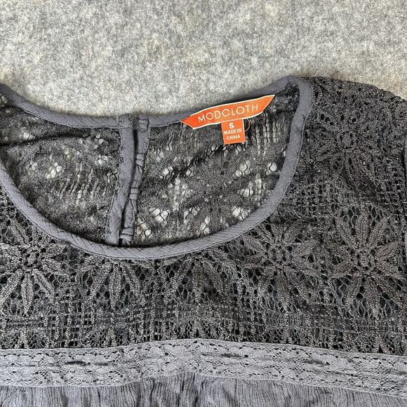 ModCloth Top Womens Small 3/4 Sleeve Lace Neckline & Trim Gray Flowy Blouse - Picture 5 of 10